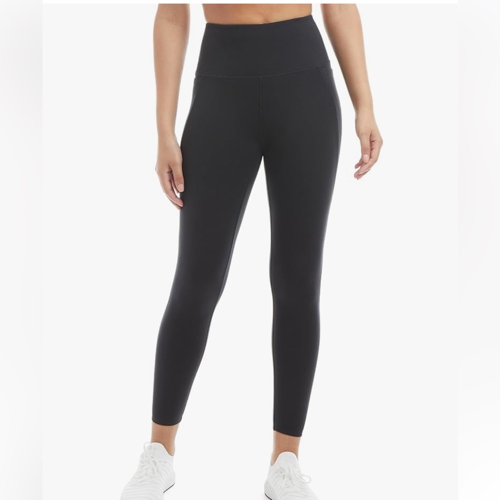 Danskin Women's 7/8 black Leggings